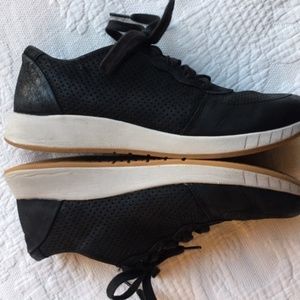 Dansko 38 (8) black leather sneakers